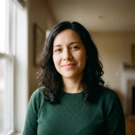 Retrato generado de Lucía, agente de IA de Orbit